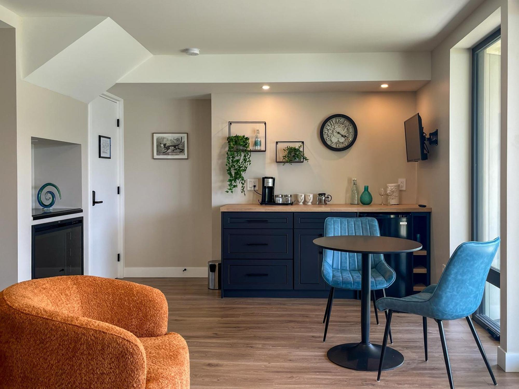 Kelowfornia Lakeview Retreat Kelowna Room photo